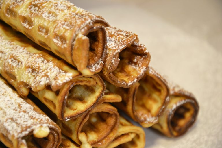 Crispy Lithuanian Waffles with Cinnamon - Tasted Stories